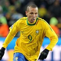 Luis Fabiano admits to helping hand