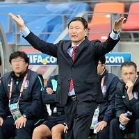 Koreans step up coach search