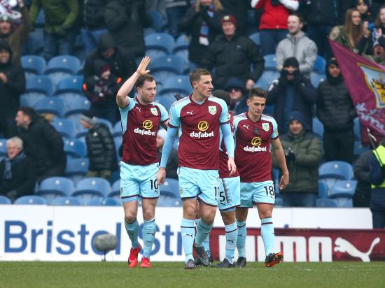 Burnley come from behind to mark Sean Dyche’s 250th game with win over Everton