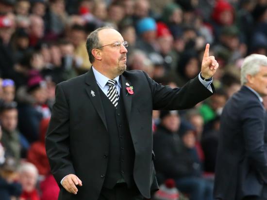 Benitez calls on Newcastle fans not to target Lascelles