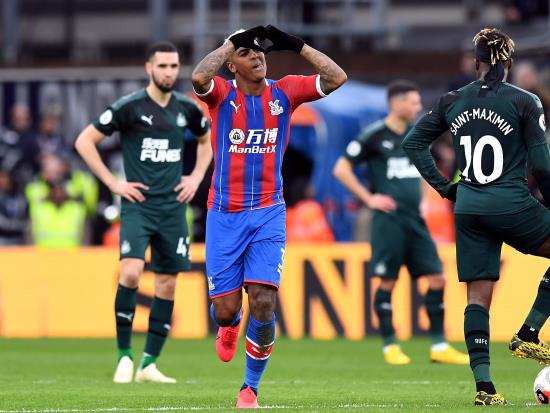 Van Aanholt hands Crystal Palace first win of the year