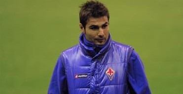 Mutu skips training, heads for Fiorentina exit