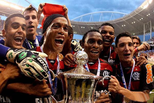 Ronaldinho hands Flamengo first trophy