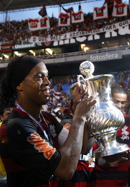 Ronaldinho hands Flamengo first trophy