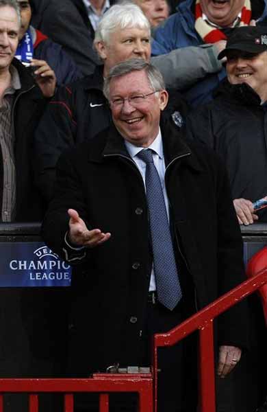 Sir Alex Ferguson welcomes Chelsea's late title charge