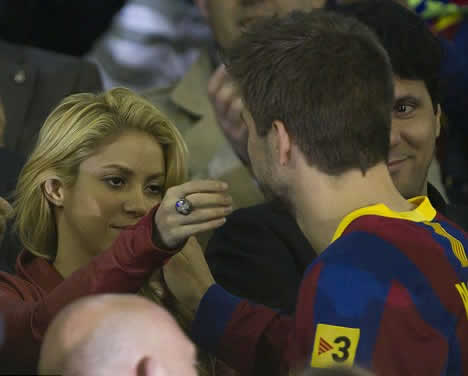 shakira new boyfriend 2011. Shakira and oyfriend#39;s PDA as
