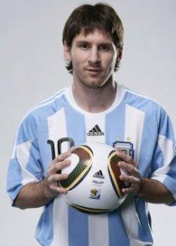 Xavi backs Messi and slams Copa America pitches