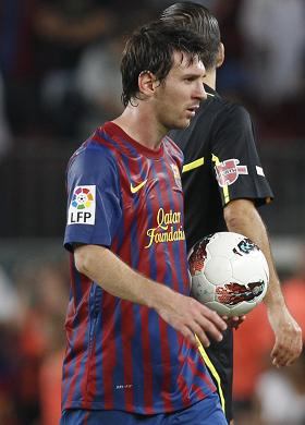 Lionel Messi in Nike shirts moan