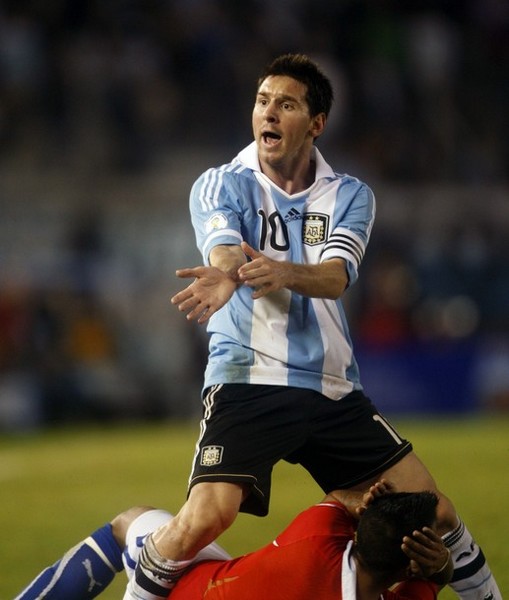 Lionel Messi ends international goal drought