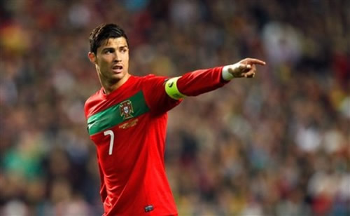 Ronaldo returns from Euro duty with thigh strain