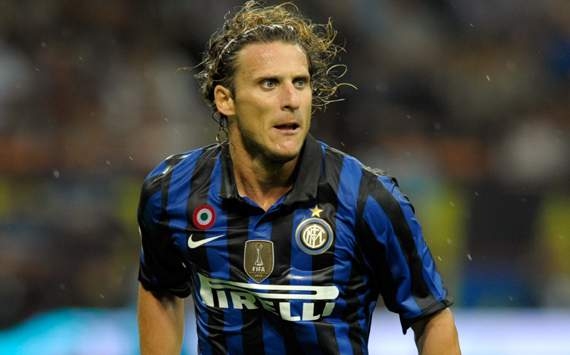 Barcelona line up Inter's Diego Forlan as David Villa's replacement