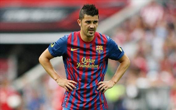 David Villa receives 1,000 paper cranes from Barcelona's Japanese supporters