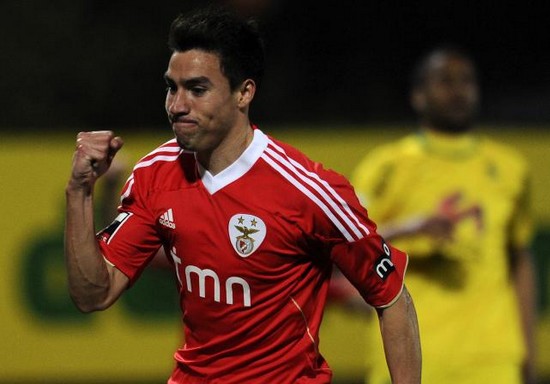 Man United launch second bid for Benfica star