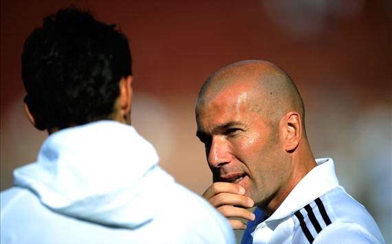 Zidane spotted on Real Madrid bench against Real Sociedad and admits: I want to be a coach