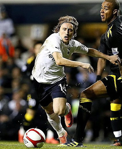 Spurs try to persuade Modric to sign a new contract