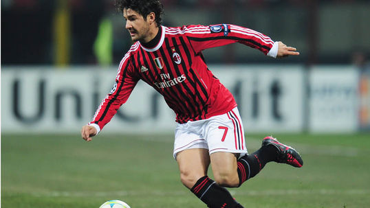 Pato agent rules out PSG move