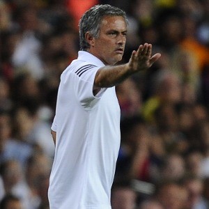 Mourinho 'trying not to be critical of refs'