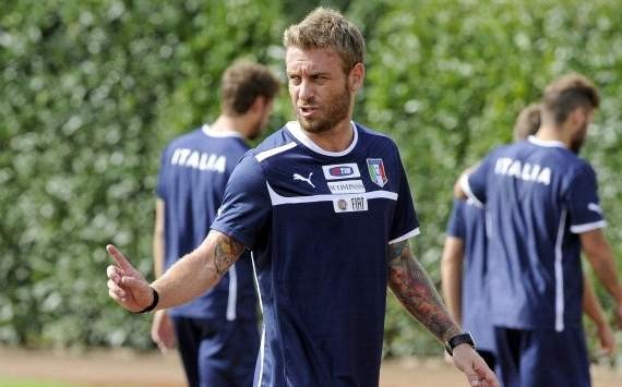 Roma midfielder De Rossi facing injury lay-off