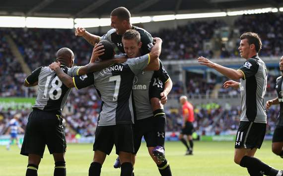 Reading 1-3 Tottenham: Dazzling Defoe double gives Villas-Boas first Spurs win