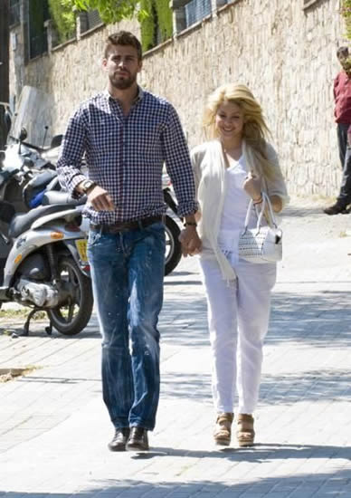 Shakira: Pregnant with First Child!