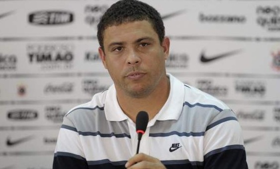 Ronaldo: Brazil will be under pressure to deliver at World Cup 2014