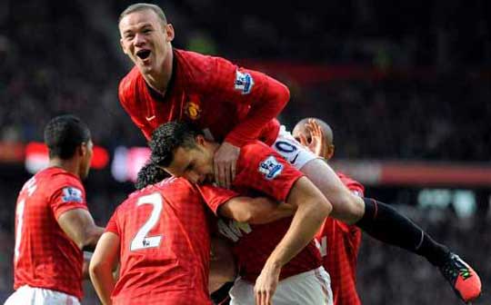 Manchester United 2-1 Arsenal: Van Persie & Evra shoot down 10-man Gunners