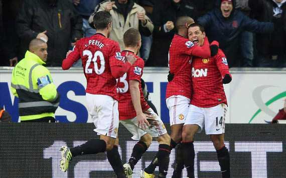 Wigan 0-4 Manchester United: Van Persie fires twice for dominant league leaders