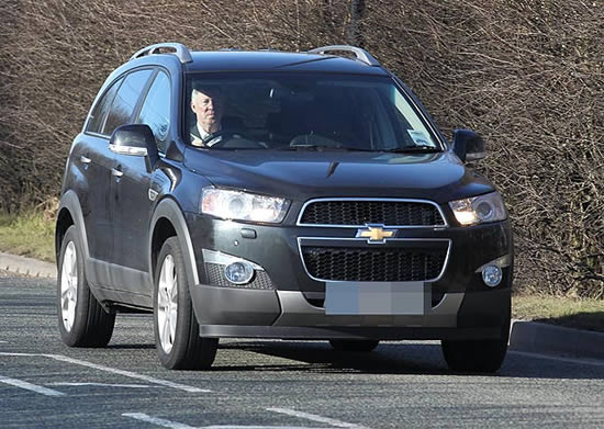 Sir Alex Ferguson involved in car scrape in Chevrolet 4X4