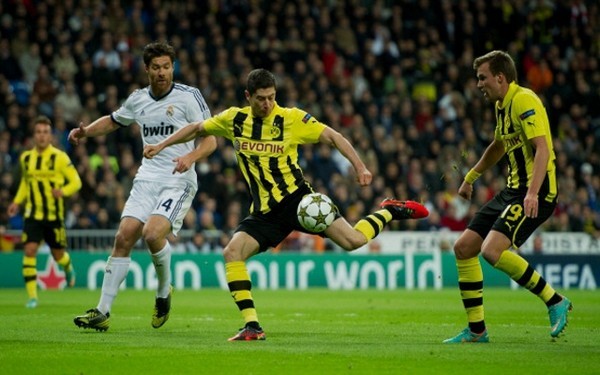 Arsenal Join Race For Borussia Dortmund Striker Robert Lewandowski