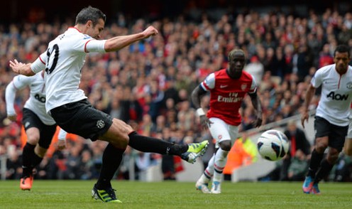 Arsenal 1-1 Manchester United: Van Persie penalty earns a point on his Emirates return