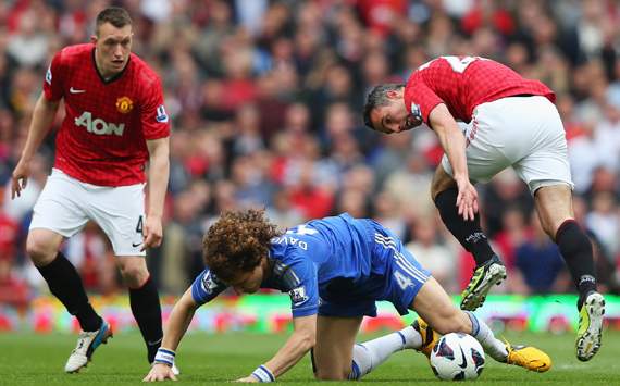 Manchester United 0-1 Chelsea: Late Mata strike gives Blues top four advantage