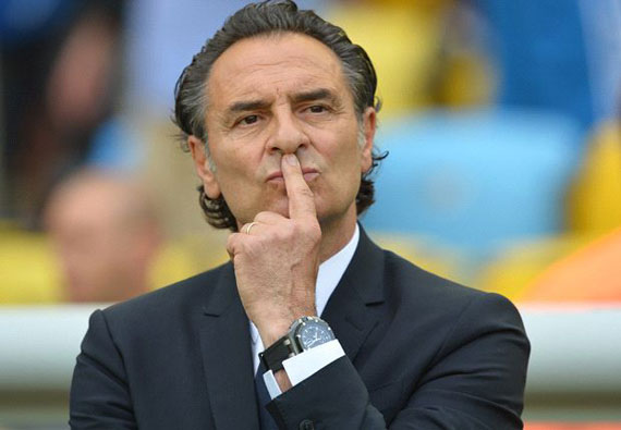 'Balotelli needs to stop showing off his muscles' - Prandelli