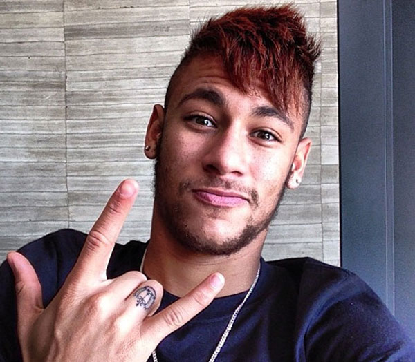 Neymar touches down in Barcelona