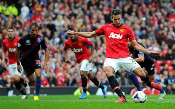 Manchester United 2-0 Crystal Palace: Van Persie & Rooney fire as Fellaini makes Old Trafford bow