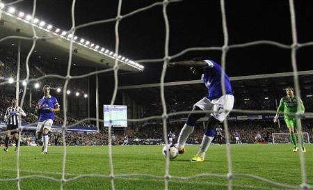Lukaku shines as unbeaten Everton leap to fourth