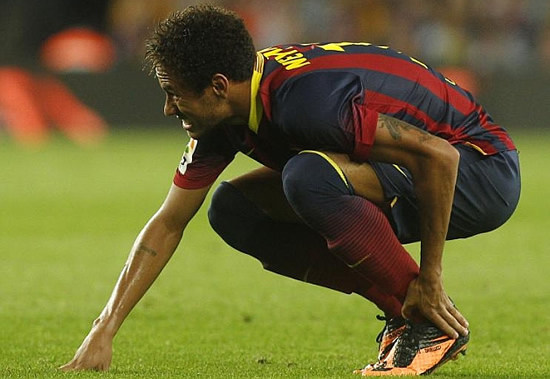FOLLOWED BY DIEGO COSTA (31) AND ISCO (27) - Neymar draws the most fouls