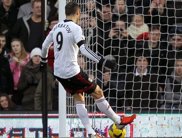 Fulham 2 : 0 Aston Villa - Berbatov on form as Cottagers win