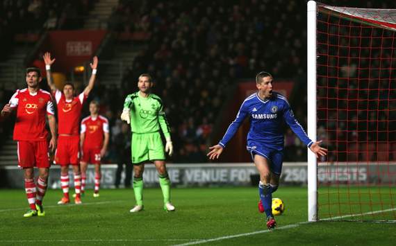 Southampton 0 - 3 Chelsea: Torres, Willian & Oscar keep up pressure on leaders