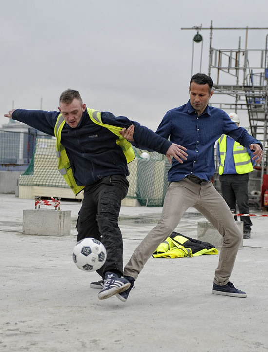 Man United's Class of 92 make stunning return in rooftop football match