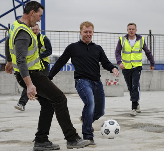 Man United's Class of 92 make stunning return in rooftop football match