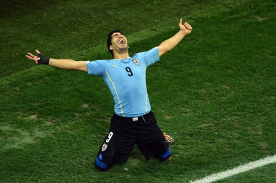 Uruguay 2 : 1 England - Suarez puts England on the brink