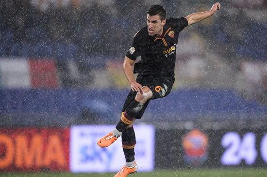 Manchester United ready to wait on top target Kevin Strootman