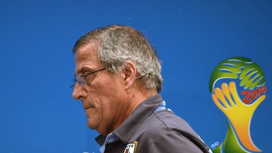Furious Uruguay boss Oscar Tabarez quits FIFA role over Luis Suarez biting ban
