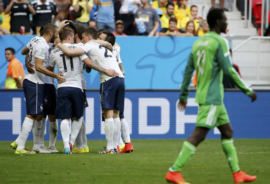 France 2 : 0 Nigeria - Pogba heads France into last eight