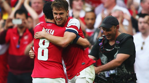 Sanchez signing lifts Arsenal