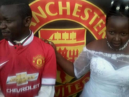 Diehard Man United fan in Kenya dedicated his wedding to his club. Wife looked chuffed