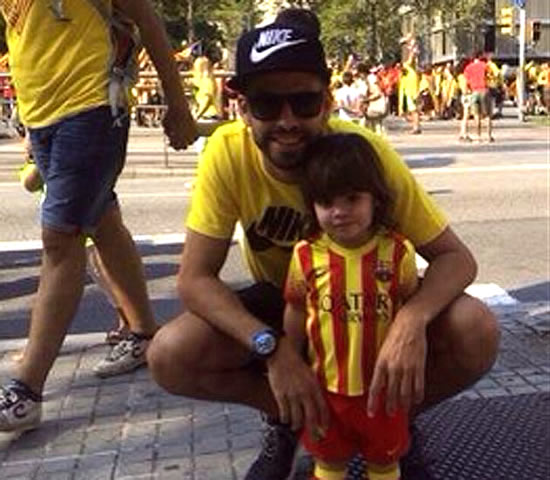 Milan wore Barca shirt with a Catalan flag on it - Pique and son march for Catalan independence