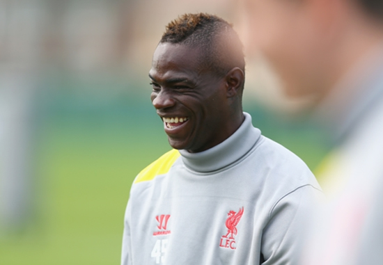 Mario Balotelli mocks Manchester United during Leicester loss