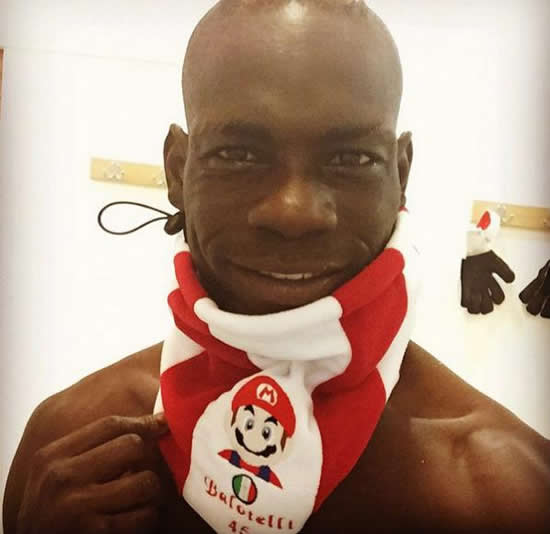 Balotelli posts picture of new Super Mario Liverpool snood!