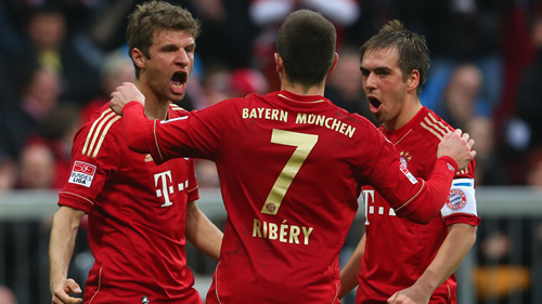 Lahm, Gotze star as Bayern romp to win